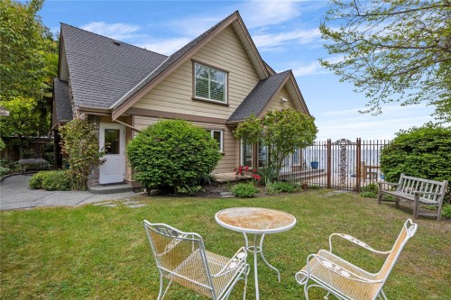 2995 Island Hwy West, Qualicum Beach, BC 