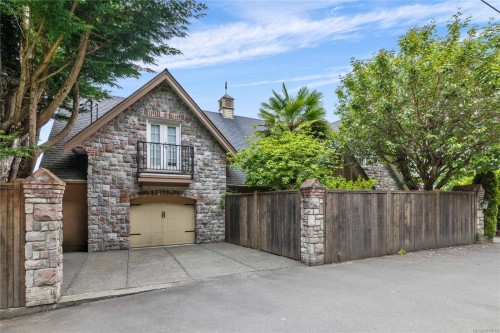 2995 Island Hwy West, Qualicum Beach, BC 