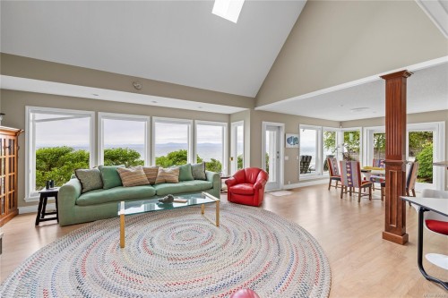 2995 Island Hwy West, Qualicum Beach, BC 