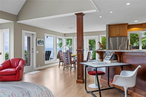 2995 Island Hwy West, Qualicum Beach, BC 