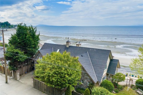 2995 Island Hwy West, Qualicum Beach, BC 