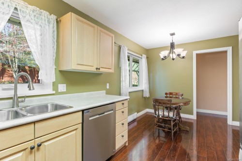 2188 Cardinal Pl, Comox, BC 