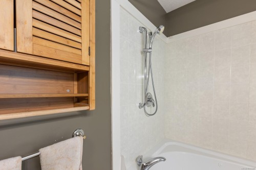 2188 Cardinal Pl, Comox, BC 
