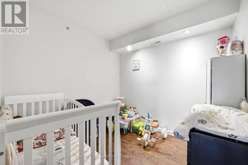 306 - 1440 Bishops Gate, Oakville, ON - Indoor