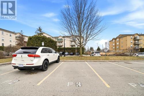 306 - 1440 Bishops Gate, Oakville, ON - Outdoor
