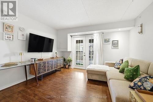 306 - 1440 Bishops Gate, Oakville, ON - Indoor Photo Showing Living Room