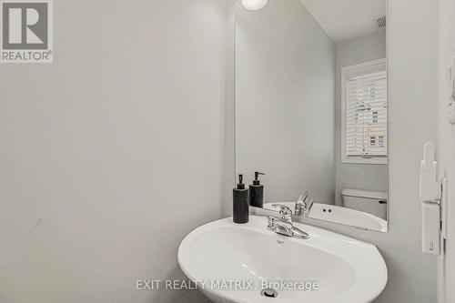 88 Strathaven Private, Ottawa, ON - Indoor Photo Showing Bathroom
