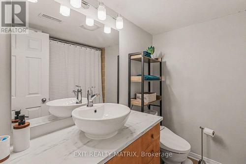 88 Strathaven Private, Ottawa, ON - Indoor Photo Showing Bathroom