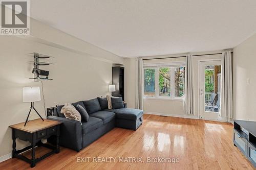 88 Strathaven Private, Ottawa, ON - Indoor Photo Showing Living Room