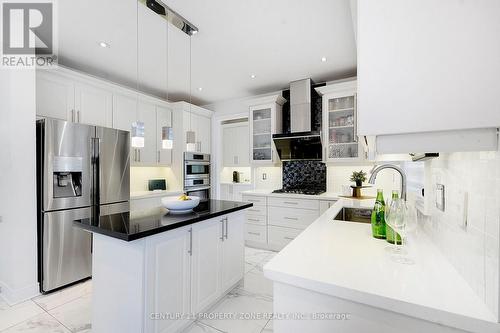 30 Grouse Lane, Brampton, ON - Indoor Photo Showing Kitchen With Upgraded Kitchen