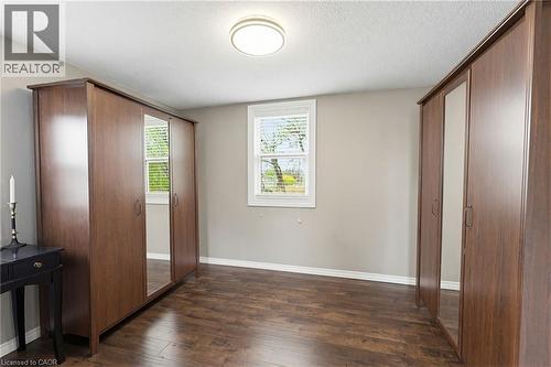 Spacious room featuring wood-finish flooring, neutral wall tones, and a single window with blinds - 60 Avenue Road, Cambridge, ON - Indoor Photo Showing Other Room