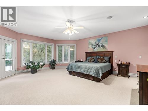 1200 Trans Canada Highway, Sicamous, BC - Indoor Photo Showing Bedroom