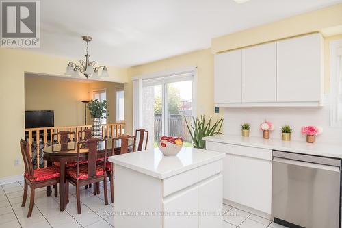 Kitchen - Family room view - 4810 Rathkeale Road, Mississauga, ON - Indoor