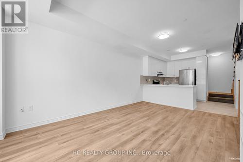 13 - 2212 Bromsgrove Road, Mississauga, ON - Indoor Photo Showing Kitchen