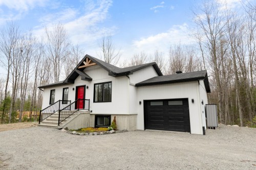 148 Ch. du Roi  Saint-Hippolyte, QC J8A 0B7