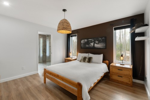 Chambre à coucher principale - 148 Ch. Du Roi, Saint-Hippolyte, QC - Indoor Photo Showing Bedroom