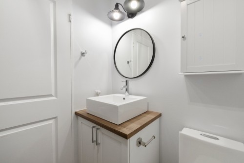 Salle d'eau - 148 Ch. Du Roi, Saint-Hippolyte, QC - Indoor Photo Showing Bathroom