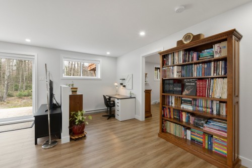 Salle familiale - 148 Ch. Du Roi, Saint-Hippolyte, QC - Indoor