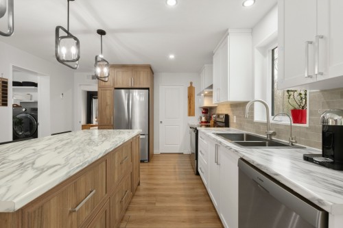 Cuisine - 148 Ch. Du Roi, Saint-Hippolyte, QC - Indoor Photo Showing Kitchen With Double Sink With Upgraded Kitchen