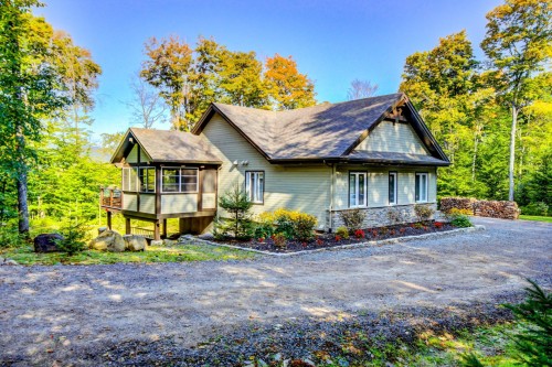 270 Ch. du Refuge  Lac-Supérieur, QC J0T 1P0