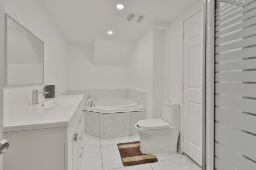 Salle de bains - 9342 Rue De Brome, Montréal (Lasalle), QC - Indoor Photo Showing Bathroom