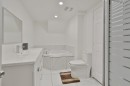 Salle de bains - 9342 Rue De Brome, Montréal (Lasalle), QC  - Indoor Photo Showing Bathroom 