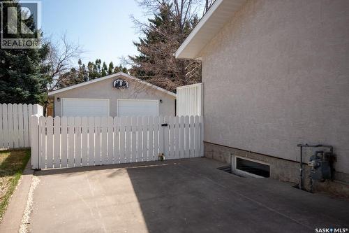 1666 Marshall Crescent, Moose Jaw, SK - Outdoor