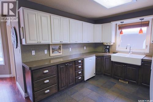 1666 Marshall Crescent, Moose Jaw, SK - Indoor Photo Showing Kitchen