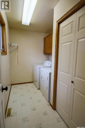 1666 Marshall Crescent, Moose Jaw, SK - Indoor Photo Showing Laundry Room