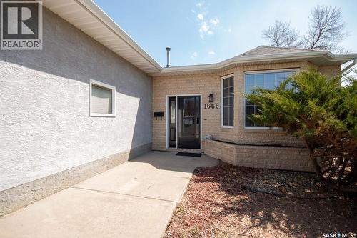 1666 Marshall Crescent, Moose Jaw, SK - Outdoor