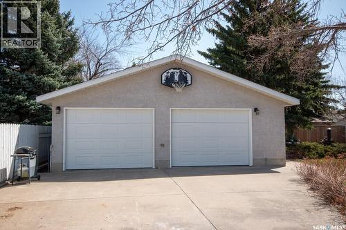 1666 Marshall Crescent, Moose Jaw, SK - Outdoor