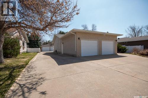 1666 Marshall Crescent, Moose Jaw, SK - Outdoor