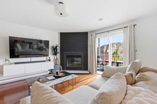 Living Room - B-729 Rue Principale, Saint-Sauveur, QC - Indoor Photo Showing Living Room With Fireplace