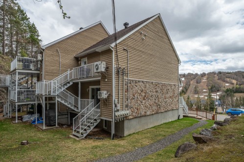 Back of Structure - B-729 Rue Principale, Saint-Sauveur, QC - Outdoor