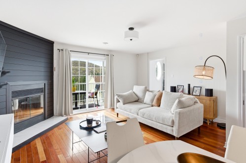 Living Room - B-729 Rue Principale, Saint-Sauveur, QC - Indoor Photo Showing Living Room With Fireplace