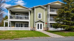 202-124 Boul. de Bromont  Bromont, QC J2L 2K8