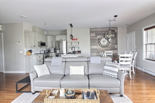 Overall view - 202-124 Boul. De Bromont, Bromont, QC - Indoor Photo Showing Living Room