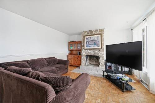 Salon - 6315 Av. Pinard, Saint-Hyacinthe, QC - Indoor Photo Showing Living Room With Fireplace