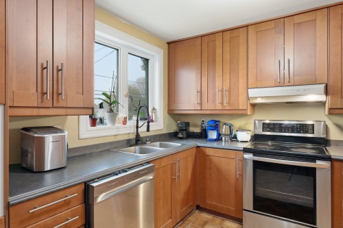 Cuisine - 6315 Av. Pinard, Saint-Hyacinthe, QC - Indoor Photo Showing Kitchen With Double Sink