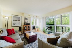 403-1012 Collinson St Victoria, BC V8V 3C1