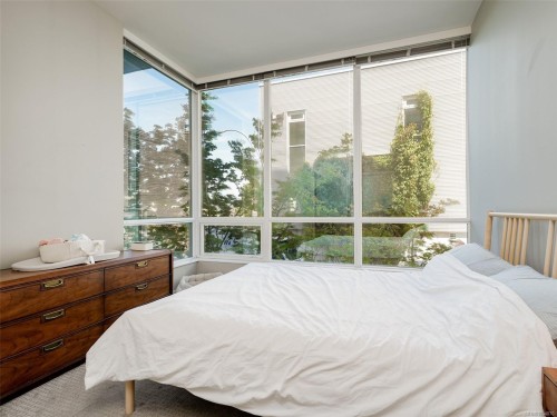 #105-399 Tyee Rd, Victoria, BC - Indoor Photo Showing Bedroom