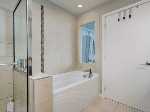 #105-399 Tyee Rd, Victoria, BC - Indoor Photo Showing Bathroom