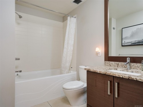 #105-399 Tyee Rd, Victoria, BC - Indoor Photo Showing Bathroom