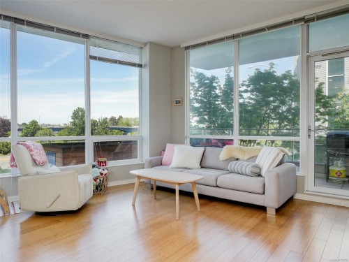 #105-399 Tyee Rd, Victoria, BC - Indoor Photo Showing Living Room