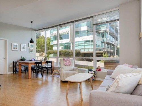 #105-399 Tyee Rd, Victoria, BC - Indoor Photo Showing Living Room
