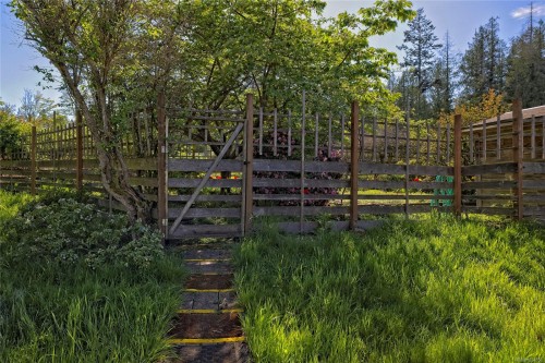 144 Hedger Rd, Salt Spring, BC 