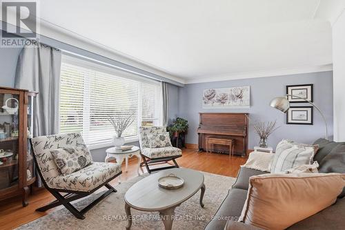 31 Algonquin Avenue, Hamilton, ON - Indoor Photo Showing Living Room
