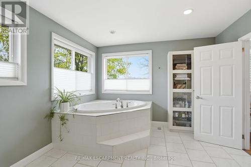 31 Algonquin Avenue, Hamilton, ON - Indoor Photo Showing Bathroom