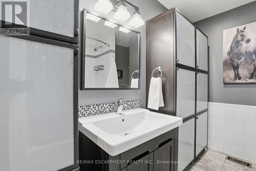 31 Algonquin Avenue, Hamilton, ON - Indoor Photo Showing Bathroom