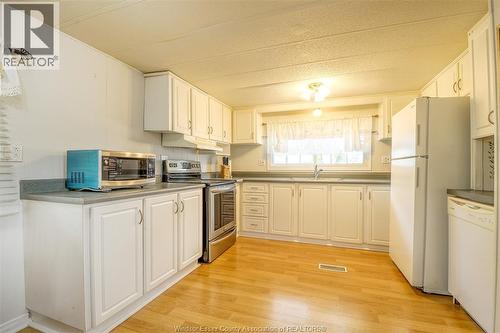 8 Ash Court, Mcgregor, ON - Indoor Photo Showing Kitchen